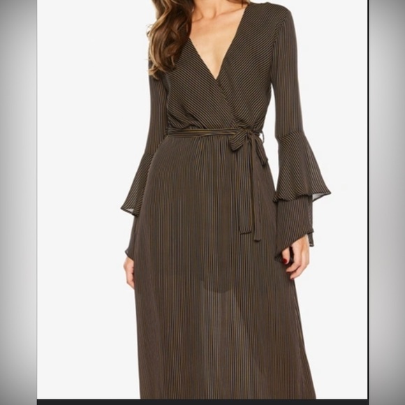 Bardot Dresses & Skirts - Bardot | Loretta Ruffle Sleeve Maxi Dress | 6/8​